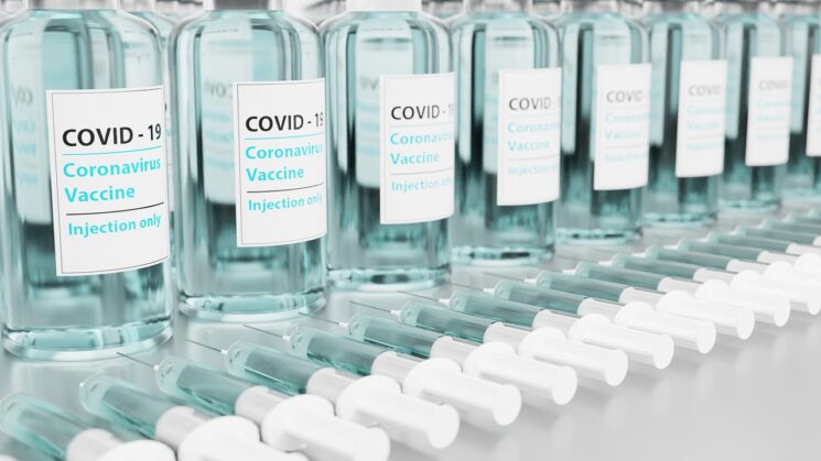 « Comment les industriels ont dissimulé les effets indésirables graves des vaccins anti-Covid »
